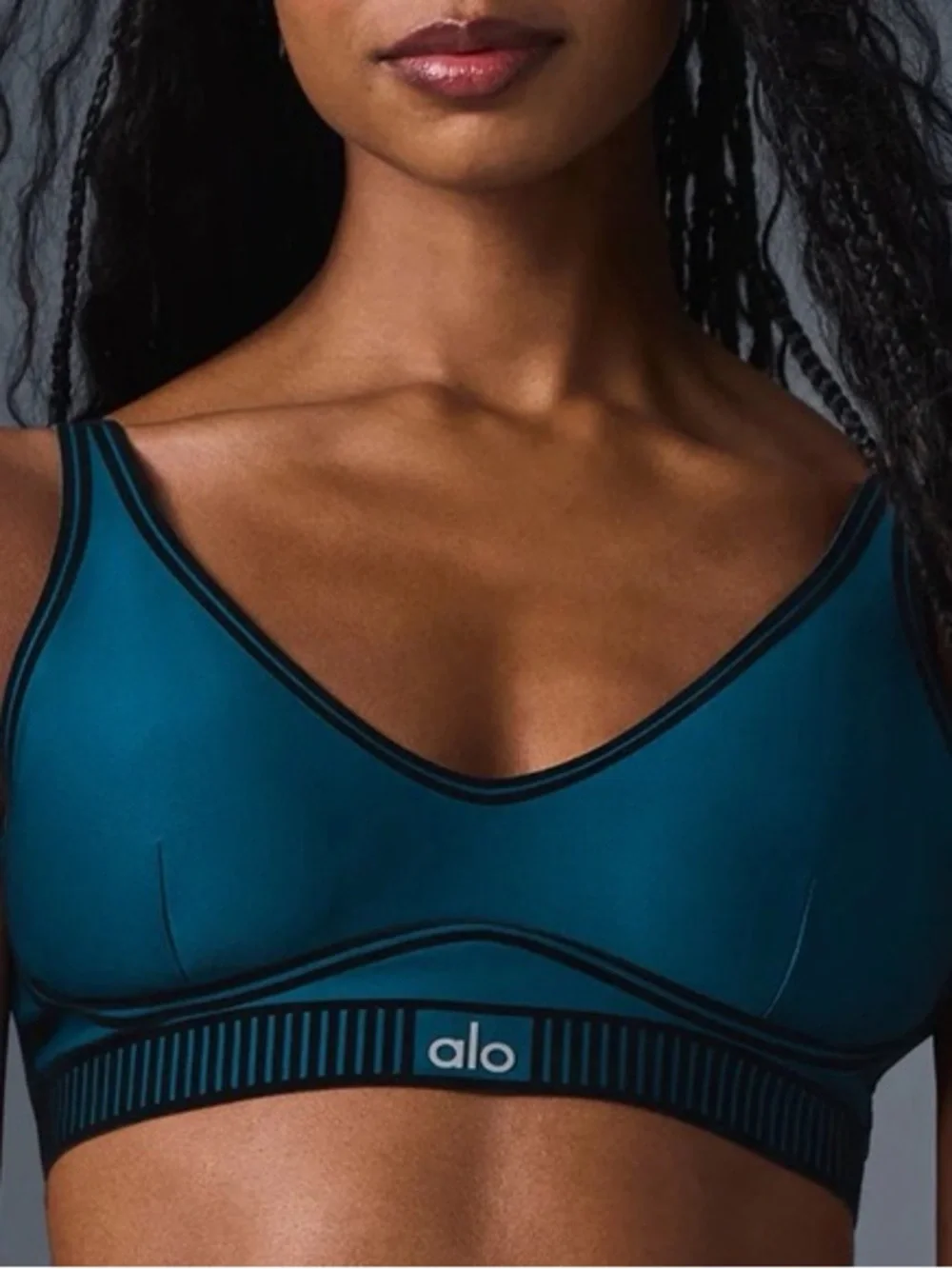 ALO Yoga Airlift Line Up Bra in Eclipse